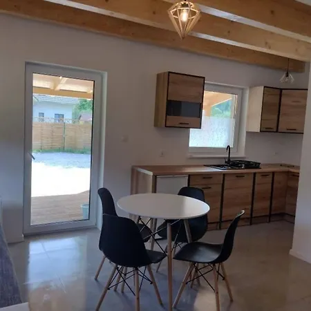 - Bobrowe Zacisze 3 アパート